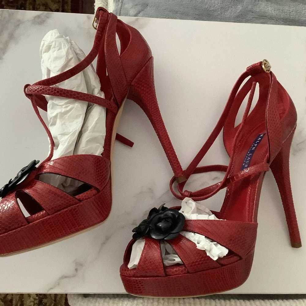 Shoes - Picture 1 of 8
